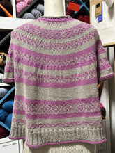 Carica l'immagine nel visualizzatore di Gallery, TOFFEE Poncho - Gilet Oversize a maglia | Pattern PDF
