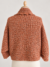 Carica l'immagine nel visualizzatore di Gallery, INCRESPATURE– Cardigan Scaldaspalle all'uncinetto | Pattern PDF