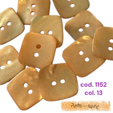 Carica l'immagine nel visualizzatore di Gallery, Bottoni Poliestere quadrati - cod 1152
