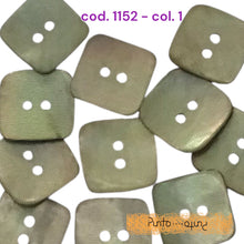 Carica l'immagine nel visualizzatore di Gallery, Bottoni Poliestere quadrati - cod 1152
