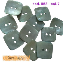 Carica l'immagine nel visualizzatore di Gallery, Bottoni Poliestere quadrati - cod 1152
