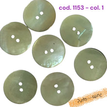 Carica l'immagine nel visualizzatore di Gallery, Bottone Madreperla - cod 1153
