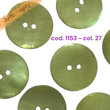 Carica l'immagine nel visualizzatore di Gallery, Bottone Madreperla - cod 1153
