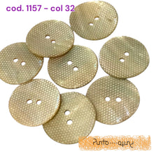 Carica l'immagine nel visualizzatore di Gallery, Bottone madreperla - cod 1157
