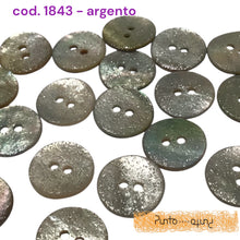 Carica l'immagine nel visualizzatore di Gallery, Bottoni Madreperla Gutter - cod 1843
