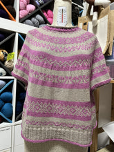 Carica l'immagine nel visualizzatore di Gallery, TOFFEE Poncho - Gilet Oversize a maglia | Pattern PDF
