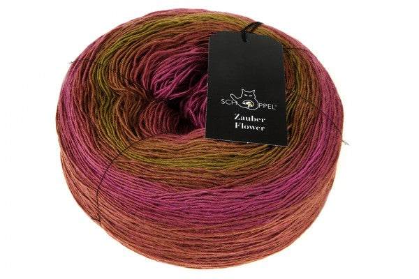 Composizione: 100% lana merino superwash Patagonia, wool - Gomitolo: e g 150 - mt 600 yds 656 - Ferri consigliati: 2 / 3 mm