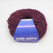 Carica l&#39;immagine nel visualizzatore di Gallery, Composizione: 95% lana merino 5% viscosa - Gomitolo: e g 50 - mt 100 yds 109 - Ferri consigliati: 5 mm
