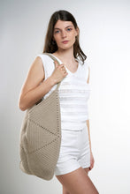 Carica l&#39;immagine nel visualizzatore di Gallery, https://handknits.manifatturasesia.it/modello/albachiara/
